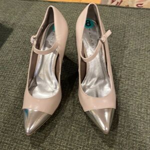 Tahari cream and silver heels (sz 8)
